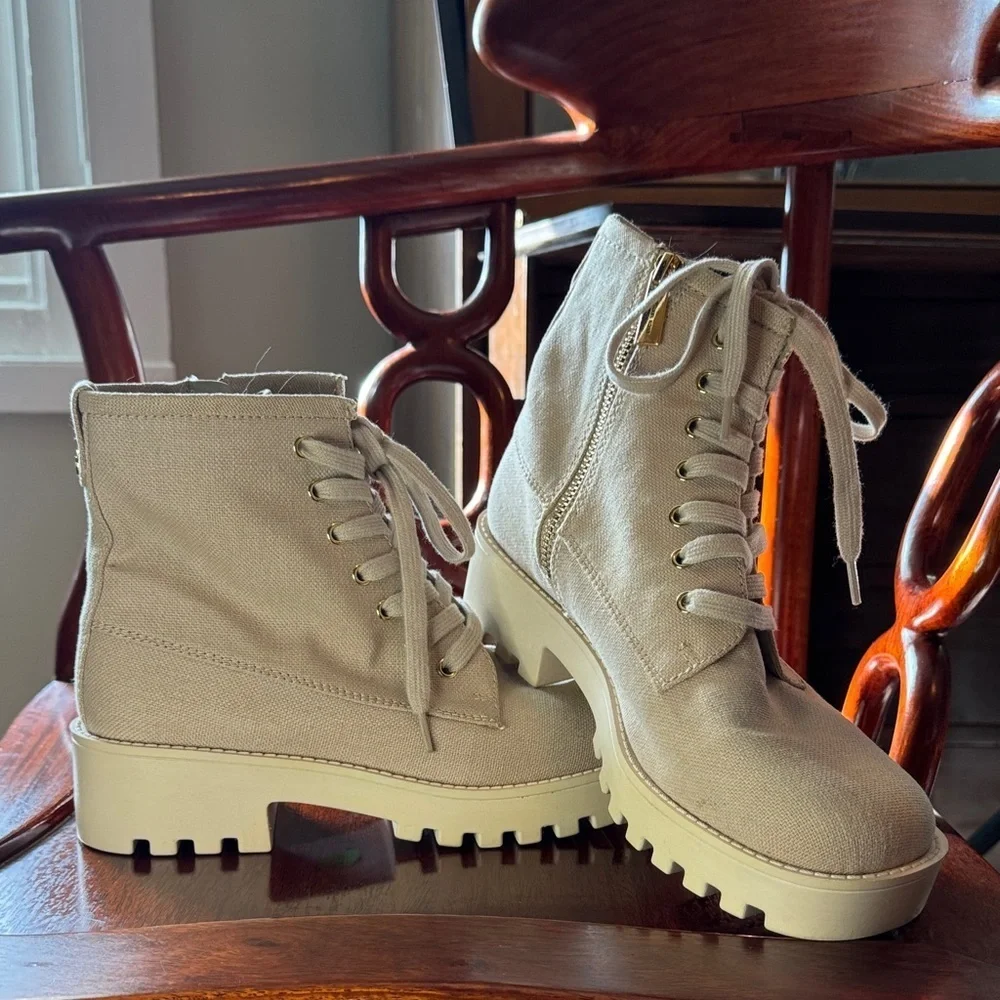 NWOT Michael Kors Tan Canvas Zipper/Lace Ankle Boots Combat Faux Suede Inside